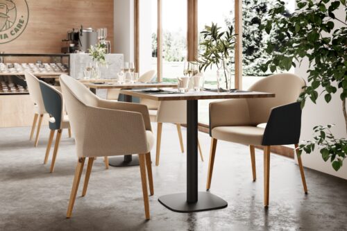 Der Cuori Schalenstuhl in einem Café
